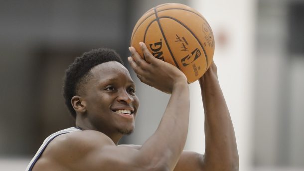 都是要拼对手？CBA今夜“疆沪”大战：卢伟和刘炜赛前说什么？.